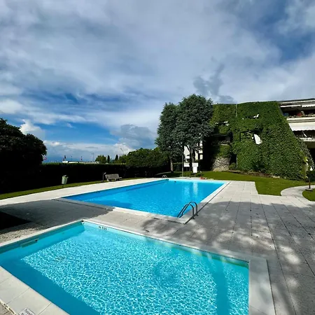 View With 2 Swimming Pools Desenzano Apartment