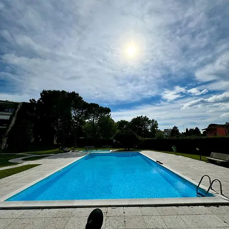 View With 2 Swimming Pools Desenzano Apartment Desenzano del Garda