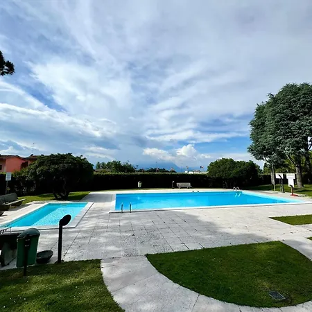 View With 2 Swimming Pools Desenzano *